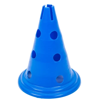 Un cône d'entraînement en plastique bleu avec des trous, conçu pour des exercices d'agilité pour animaux, sur un fond blanc.