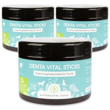 Drei Gläser "Denta Vital Sticks" für Hunde, gekennzeichnet als Ergänzungsfuttermittel, mit einem hellblauen Design und der Marke "wolfsbacher natur."