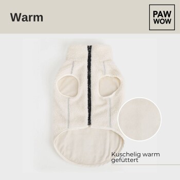Ein gemütlicher, cremefarbener Haustiersweater mit Reißverschluss und Armöffnungen, mit der Aufschrift "Warm" und der Marke "PAW WOW."