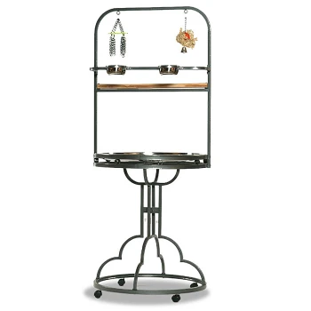 Freisitz New Starlite dunkelgrau Eine stilvolle Futterstation für Haustiere mit zwei Edelstahlschüsseln auf einem Holzregal, mit hängenden Spielzeugen und einer Glocke darüber.