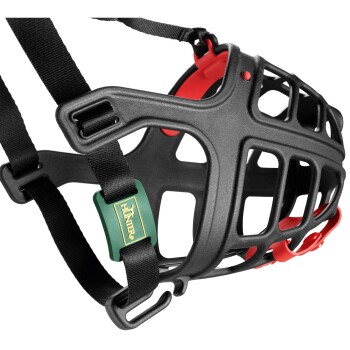 Schwarze Hundemaske mit einem Netzdesign, verstellbaren Riemen und roten Akzenten, mit einem grünen und goldenen 'Hunter'-Logo.