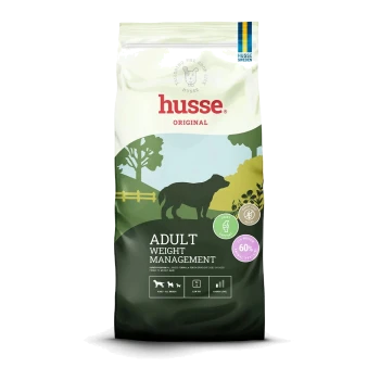 Hundefutterbeutel mit der Aufschrift 'Digest Giant' für große Rassen, mit einem hypoallergenen Symbol, 73,5% tierischem Protein und dem Anspruch auf hervorragende Verdaulichkeit.