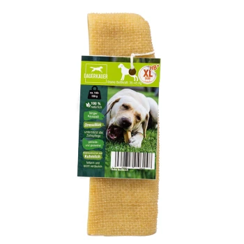 Verpackung für Hundekauspielstäbchen mit einem Labrador, der das Produkt kaut, gekennzeichnet mit "DAUERKAUER", mit Details zu natürlichen Zutaten und Vorteilen.