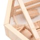Holz-Haustiergehege mit einem Drahtgitterdach, das mehrere Holzebenen und ein geräumiges Inneres für kleine Tiere bietet.