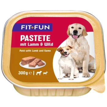 Fit+Fun dierenvoeding verpakking met twee honden en een schotel met paté. De tekst luidt 'PASTETE mit Lamm & Wild' en 'Paté with Lamb and Game,' 300g.