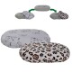 Rundes graues Haustierbett mit zwei abnehmbaren Bezügen, einer mit Hundeillustrationen und einer mit Pfotenabdruckmuster.