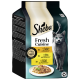 Verpackung von Sheba Fresh Cuisine Katzenfutter mit einer grauen Katze, mit Geschmäckern: Truthahn mit Tomate, Hähnchen Carbonara und Geflügel Puttanesca.