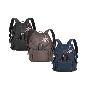 Drei Haustier-Rucksäcke in Schwarz, Braun und Marineblau, mit dem Markennamen 'WILD HAZEL' und dekorativen Anhängern.