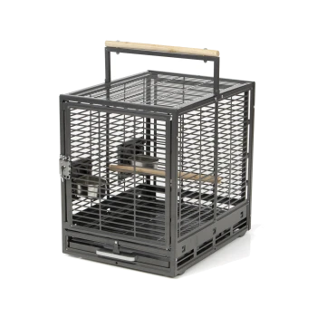Ein stabiler Metalltransportkäfig für Haustiere mit einem Holzgriff, mit einem Drahtgitterdesign und einer abnehmbaren Bodenplatte zur einfachen Reinigung.