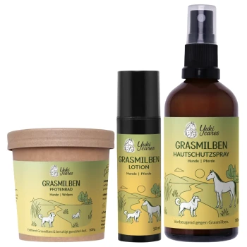 Yuki Cares Haustierpflegeprodukte: grünes Schutzspray (100ml), schwarzer Grasmilben-Roll-On und braunes Grasmilben-Fußbad (100g) in beigem Beutel.