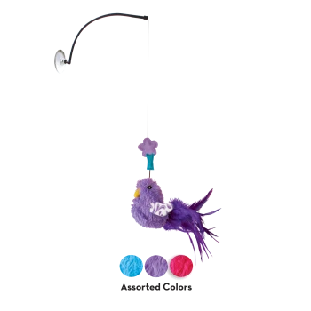 Jouet pour animal en peluche suspendu en forme d'oiseau violet avec fixation par ventouse, queue en plumes et étoile pendante ; texte 'Assorted Colors'.