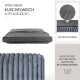Hundebett in Grau mit einer weichen, plüschigen Oberfläche und rutschfester Unterseite. Text-Highlights: "Waschbar, kuschelig & pflegeleicht" und Waschhinweise bei 30°C.