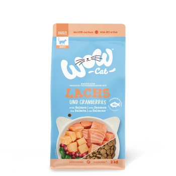 Kattenvoer verpakking met het merk 'WOW Cat', gelabeld 'Lachs und Cranberries' met zalm, cranberries en brokjes, 2 kg.