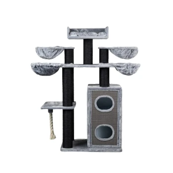 Ein mehrstöckiger Katzenbaum in Grau und Schwarz, mit hängenden Körben, Kratzpfosten, einem gemütlichen Versteck und einem baumelnden Seilspielzeug.
