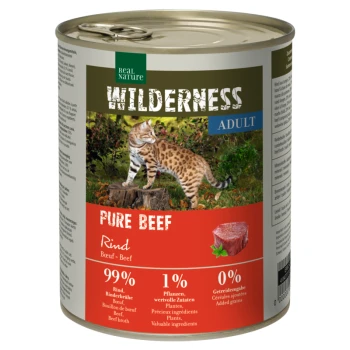 Dosenkatzenfutter, beschriftet mit "Wilderness Adult Pure Beef", mit einer Wildkatze auf der Vorderseite, mit 99% Rindfleisch, 1% Pflanzen und 0% Getreide.