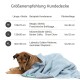 Ein Hund liegt auf einer hellblauen Decke, mit einem Diagramm darüber, das die empfohlenen Größen für Hundedecken zeigt, einschließlich Abmessungen und Rassenbeispielen.