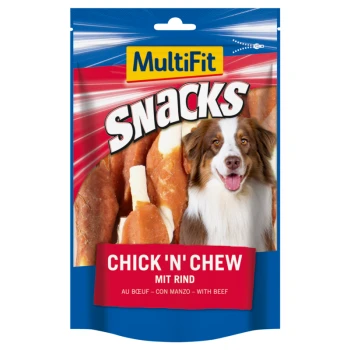Eine bunte Verpackung für Haustiersnacks mit einem lächelnden Hund, beschriftet mit "MultiFit Snacks Chick 'n' Chew mit Rind" mit Rindfleischgeschmack.