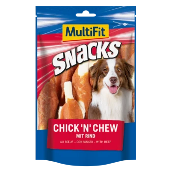 Un paquet de friandises pour animaux coloré avec un chien souriant, étiqueté 'MultiFit Snacks Chick 'n' Chew mit Rind' avec saveur de boeuf.