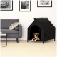 Hund ruht in einem schwarzen Stoffhaustierhaus mit der Aufschrift „lionto“ neben einem grauen Sofa mit gemustertem Kissen in einem modernen Wohnzimmer.