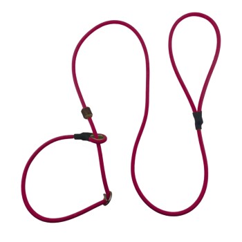 Magentafarbenes Tau-Slip-Lead mit verstellbaren Metallringen und schwarzen Gummistoppern vor schwarzem Hintergrund.