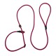 Magentafarbenes Tau-Slip-Lead mit verstellbaren Metallringen und schwarzen Gummistoppern vor schwarzem Hintergrund.