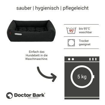 Nahaufnahme eines schwarzen Stoffes mit einem Knopf, der das Logo "Doctor Bark" und den Text "MADE IN GERMANY" darunter zeigt.
