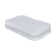Ein Stapel von vier weißen, weichen Haustiertrainingpads, die für den Innenbereich konzipiert sind, vor einem schlichten Hintergrund präsentiert.