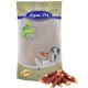 Verpackung von Lyra Pet Hundeleckerlis mit dem Text "Lyra Nature Power" und Bildern eines Hundes, einer Katze und eines kleinen Hundes, neben gerollten Fleischleckerlis.