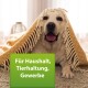 Ein gemütlicher Hund, der in eine gelb-weiße Decke gewickelt ist, auf einem weichen Teppich liegt, mit einer grünen Box, die den Text "Für Haushalt, Tierhaltung, Gewerbe" zeigt.