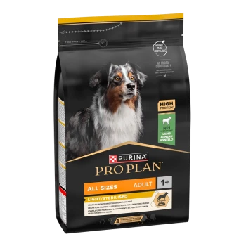 Sac noir et or de nourriture pour chiens Purina Pro Plan pour adultes, présentant un chien sur le devant, étiqueté "High Protein" et "Light/Sterilised."