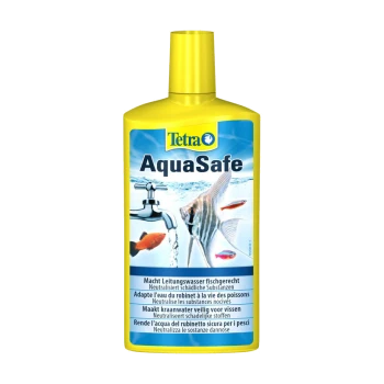 Flasche Tetra AquaSafe Wasseraufbereiter für Fische, mit einem Wasserhahn und Fischillustrationen, mit mehrsprachigem Text zu den Vorteilen.