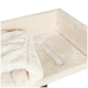 Ein weiches, cremefarbenes Haustierbett mit erhöhten Rändern und einer gefalteten, plüschigen Decke oben, entworfen für Komfort und Wärme.