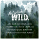 Nebeliger Waldhintergrund mit fettem Text "Natürlich WILD." und kleinerem Text über hohen Fleischgehalt für wählerische Katzen.