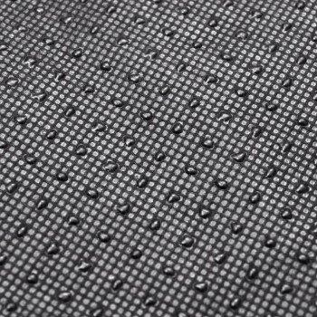 Nahaufnahme einer strukturierten schwarzen Gummimatte mit kleinen erhöhten Noppen, ideal für Haustiergebrauch.