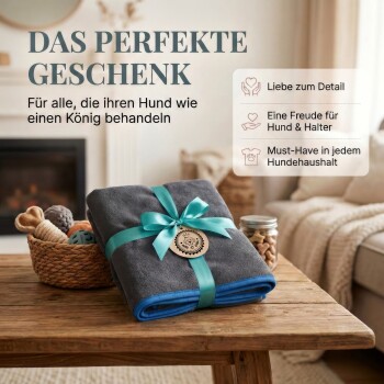 Ein glücklicher Hund mit offenem Mund ist im Bild zu sehen, umgeben von Kundenbewertungen, die die Saugfähigkeit und Qualität eines Haustierhandtuchs loben.