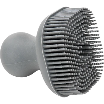 Brosse de toilettage pour animaux grise avec un manche arrondi et des poils flexibles, conçue pour un retrait efficace des poils et un démêlage.