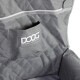 Graue Hundezubehör mit einer gesteppten Textur, mit einer Tasche, die mit 'DOOG DOG OWNERS OUTDOOR GEAR' beschriftet ist.