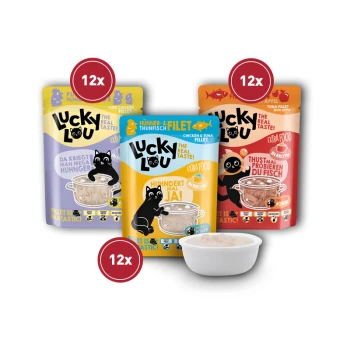 Drei Beutel von Lucky Lou Haustierfutter mit Geschmacksrichtungen: reines Huhn, Huhn & Thunfisch und Thunfisch mit Apfel, mit einer Schüssel Futter davor.