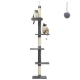 Ein hoher, grauer Kratzbaum mit mehreren Ebenen und einem Kratzpfosten, mit einer Katze, die auf der obersten Plattform sitzt, und einem hängenden Pom-Pom-Spielzeug.