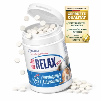 Ein weißer "da-ba RELAX Plus" Behälter mit 30 Tabletten, mit einem schlafenden Hund und einer Katze, umgeben von rosa Blumen und grünen Blättern.