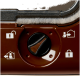 Braune Katzenklappe mit einer transparenten Klappe, ausgestattet mit einem Verriegelungsmechanismus und dem Markennamen "CAT MATE" oben.