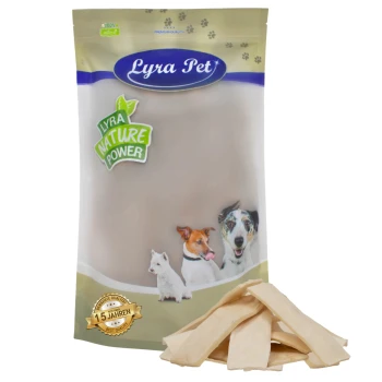 Verpackung von Lyra Pet Nature Power Hundeleckerlis mit drei Hunden auf der Vorderseite, mit mehreren Leckerlis, die vorne angezeigt werden.