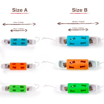 Bild von zwei Größen von Leckerli-Spendern, gekennzeichnet mit Größe A und Größe B, in verschiedenen Farben (blau, orange, grün) mit sichtbaren Leckereien im Inneren.