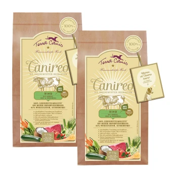 Zwei Tüten Terra Canis Canireo Hundefutter, beschriftet mit 'Rind mit Gemüse', mit einer Kuhillustration und Nährwertangaben.