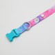 Bunter Hundehalsband mit einem Farbverlauf von Pink und Blau, mit einer türkisfarbenen Schnalle und einem metallenen D-Ring zur Leinenbefestigung.