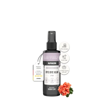 Eine Sprühflasche mit der Aufschrift "ALPHAZOO Force Bye Bye Vloh" für Flohabwehr, mit einer Illustration von Hund und Katze und natürlichen Ölen.