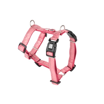 Pink verstellbares Hundegeschirr mit schwarzer Schnalle und Metallringen, beschriftet mit "Max & Molly" und "Urban Life".