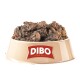 Eine Futterschüssel für Haustiere, gefüllt mit Fleischstücken, mit der Marke "DIBO" und dem Slogan "Für die Besten das Beste" auf einem beigen Hintergrund.