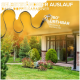 Eine Katze an einer flexiblen Leine erkundet einen Garten, mit deutschem Textüberlagerung: "Selbstständiger Auslauf" und "360° drehbar maximale Flexibilität."