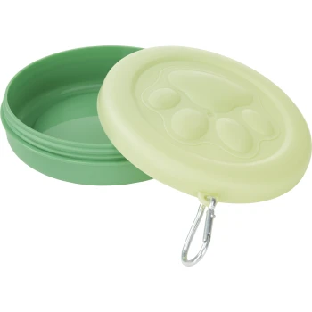 Faltbare grüne Silikon-Reiseschüssel für Haustiere mit Pfoten-Deckel und angebrachtem silbernem Karabiner.